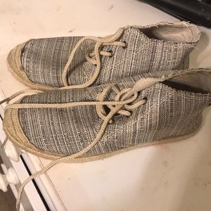 Roxy shoes worn twice size 6
